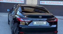 Toyota Camry 2024 года за 14 000 000 тг. в Актобе – фото 2