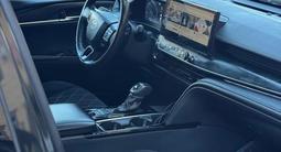 Toyota Camry 2024 года за 14 000 000 тг. в Актобе – фото 3