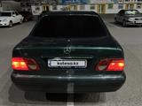 Mercedes-Benz E 320 1998 года за 2 600 000 тг. в Караганда – фото 4