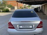 Mercedes-Benz C 200 2001 годаүшін3 250 000 тг. в Жанаозен – фото 4