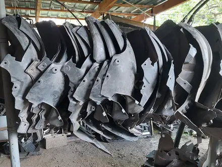 Подкрылки за 15 000 тг. в Алматы