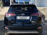 Toyota RAV4 2019 годаүшін13 600 000 тг. в Уральск – фото 4