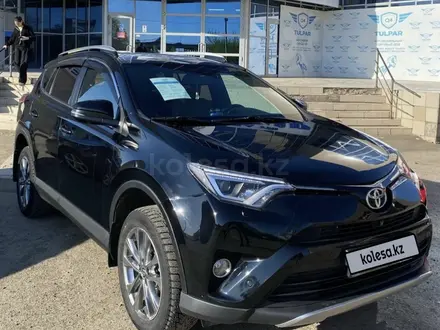 Toyota RAV4 2019 года за 13 600 000 тг. в Уральск – фото 3