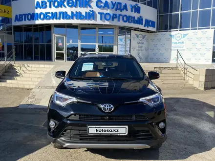 Toyota RAV4 2019 года за 13 600 000 тг. в Уральск