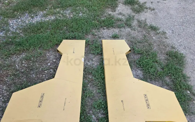 Крылья перед мерс С240 Уральск Алматы за 33 000 тг. в Уральск