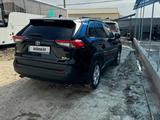 Toyota RAV4 2020 года за 14 200 000 тг. в Атырау – фото 3