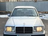 Mercedes-Benz E 220 1993 года за 1 550 000 тг. в Алматы – фото 2