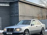 Mercedes-Benz E 220 1993 года за 1 550 000 тг. в Алматы