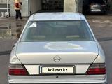 Mercedes-Benz E 220 1993 года за 1 550 000 тг. в Алматы – фото 5