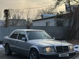 Mercedes-Benz E 220 1993 года за 1 550 000 тг. в Алматы – фото 3