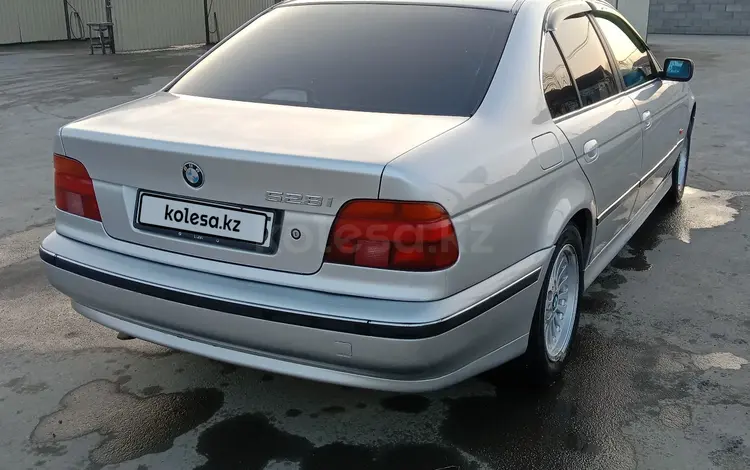 BMW 528 1998 года за 3 400 000 тг. в Алматы