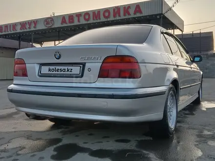 BMW 528 1998 года за 3 400 000 тг. в Алматы – фото 5