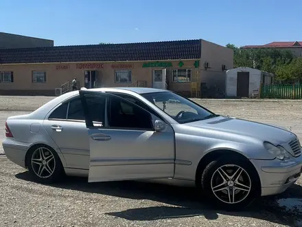 Mercedes-Benz C 240 2001 года за 2 600 000 тг. в Костанай – фото 2