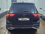 Volkswagen Tiguan 2021 года за 17 800 000 тг. в Шымкент – фото 2
