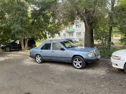 Mercedes-Benz E 200 1989 года за 1 300 000 тг. в Усть-Каменогорск – фото 3