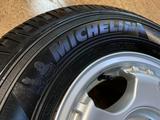 2 колеса в сборе Michelin 255/65/16, 6*139.7, ЦО 77 за 50 000 тг. в Атырау – фото 3