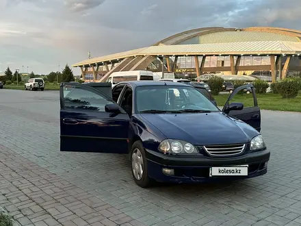 Toyota Avensis 1998 года за 3 500 000 тг. в Алматы – фото 2