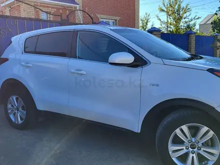 Kia Sportage 2018 года за 7 850 000 тг. в Актобе – фото 3