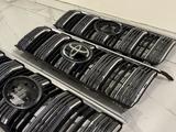 Решетка радиатора на TOYOTA LAND CRUISER PRADO за 120 000 тг. в Алматы – фото 3