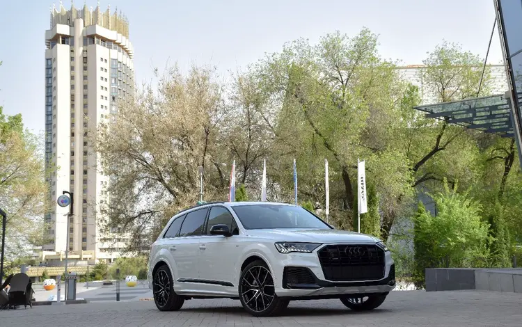 Audi Q7 2023 года за 54 000 000 тг. в Алматы