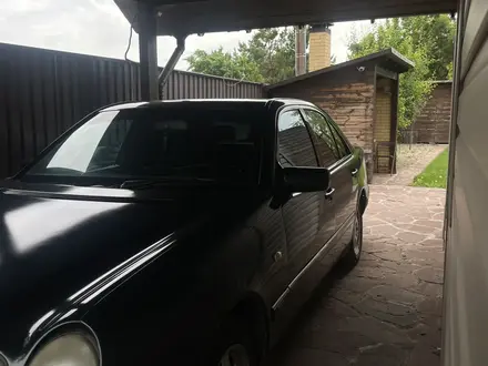 Mercedes-Benz E 320 1999 года за 2 400 000 тг. в Астана – фото 3