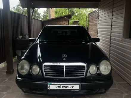 Mercedes-Benz E 320 1999 года за 2 400 000 тг. в Астана