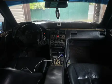 Mercedes-Benz E 320 1999 года за 2 400 000 тг. в Астана – фото 8