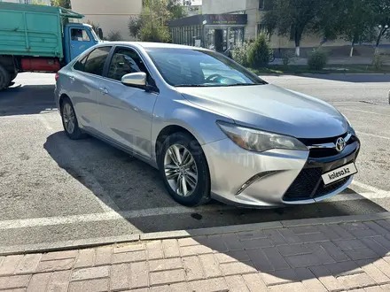 Toyota Camry 2015 года за 8 500 000 тг. в Шымкент – фото 2