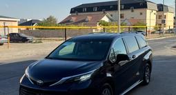 Toyota Sienna 2022 года за 18 000 000 тг. в Актау