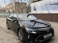 Toyota Camry 2015 года за 12 500 000 тг. в Актобе – фото 2