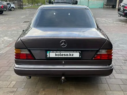 Mercedes-Benz E 200 1992 года за 1 600 000 тг. в Костанай – фото 13