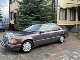 Mercedes-Benz E 200 1992 года за 1 600 000 тг. в Костанай – фото 2