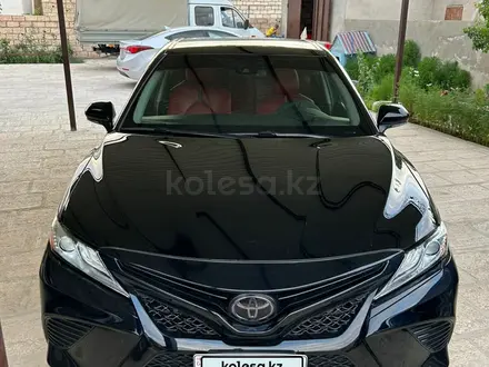 Toyota Camry 2020 года за 11 200 000 тг. в Актау