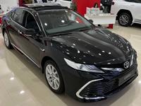 Toyota Camry 2023 года за 18 700 000 тг. в Актау