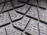 Комплект шины от фирмы Бриджстонг Bridgestone Blizzak Ice 225/60 R18 100S за 65 000 тг. в Кызылорда – фото 2