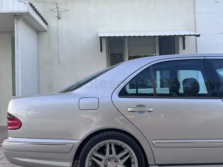 Mercedes-Benz E 320 2000 года за 6 700 000 тг. в Актау – фото 2