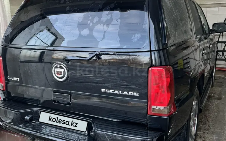 Cadillac Escalade 2003 годаүшін4 500 000 тг. в Алматы