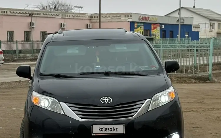 Toyota Sienna 2015 года за 10 000 000 тг. в Актау