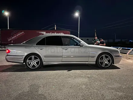 Mercedes-Benz E 320 2001 года за 5 200 000 тг. в Актау – фото 3