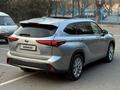 Toyota Highlander 2023 года за 24 500 000 тг. в Алматы – фото 3