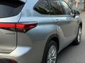 Toyota Highlander 2023 года за 24 500 000 тг. в Алматы – фото 7