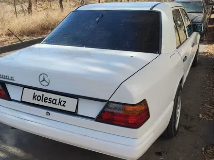 Mercedes-Benz E 200 1989 года за 1 500 000 тг. в Караганда – фото 3