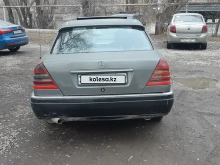 Mercedes-Benz C 180 1995 года за 1 100 000 тг. в Талдыкорган – фото 5