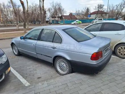 BMW 520 1996 года за 800 000 тг. в Астана – фото 2