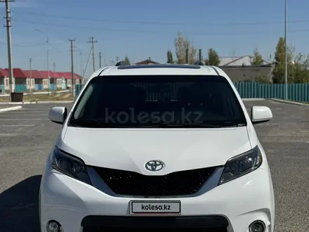 Toyota Sienna 2016 года за 10 000 000 тг. в Актобе