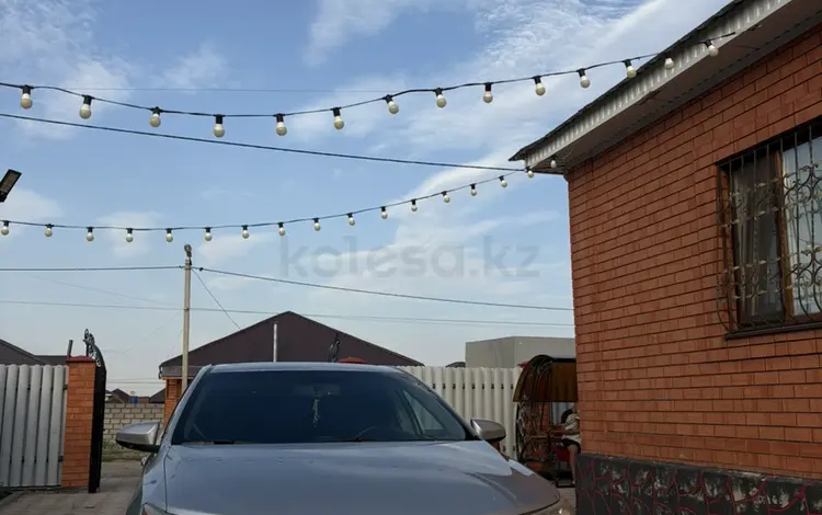 Toyota Camry 2013 года за 8 800 000 тг. в Актобе