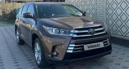 Toyota Highlander 2019 года за 20 500 000 тг. в Тараз