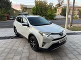 Toyota RAV4 2018 годаүшін12 800 000 тг. в Шымкент