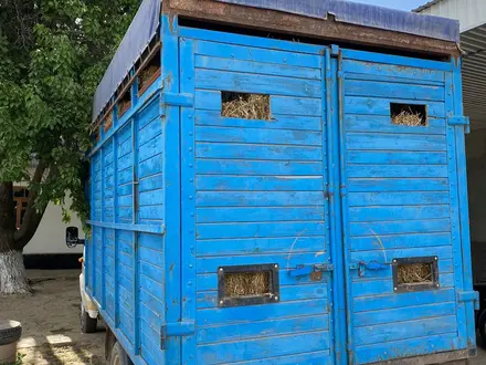 Әйелдің кеудесі емшек тәрізді