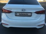 Hyundai Solaris 2018 года за 4 800 000 тг. в Караганда – фото 2